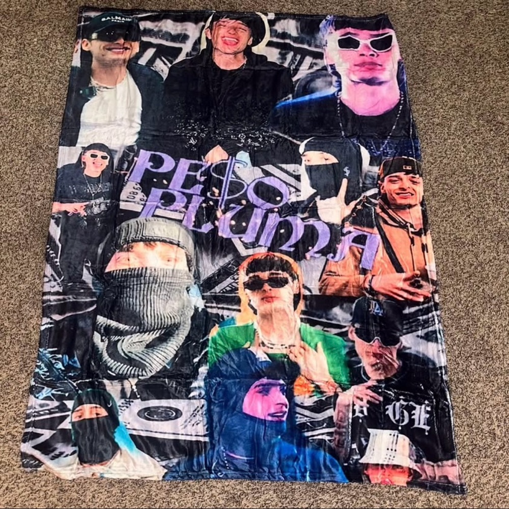 NWOT Colorful Graphic Pe$o Pluma Blanket